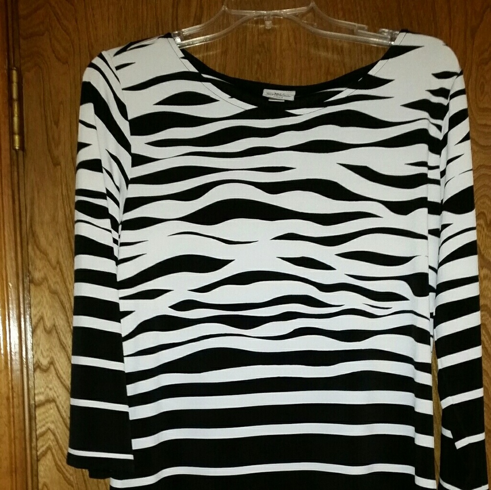 3 1/4 length black and white dress